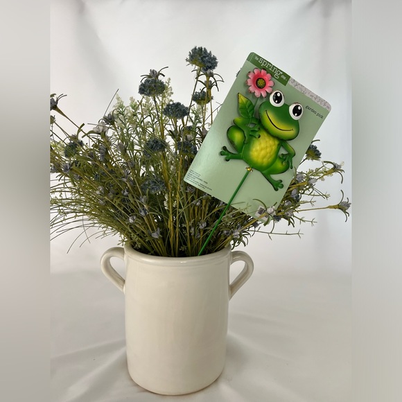 NWT - The Spring Shop - Garden Pick - Smiley Frog with Flower - Picture 2 of 6